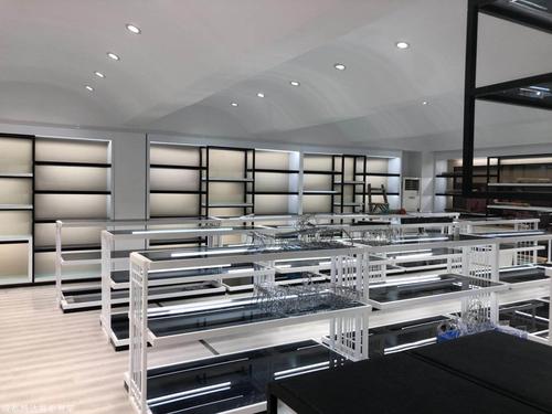 成都騰達展柜 匠心定制，成就酒店用品展示新高度